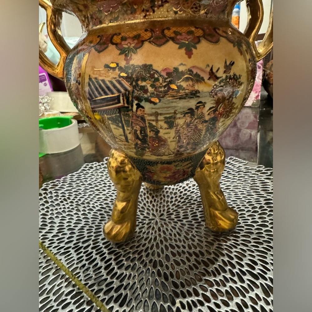 Vintage Satsuma Hand Painted Pot W/ Gold Gilding ,detailed Dots 3 legged~signed - Picture 4 of 16